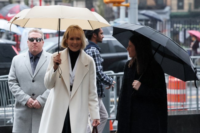 Η εκδίκηση της δημοσιογράφου που παίρνει 83 εκατ. δολάρια από τον Τραμπ - Θα τα ξοδέψει σε κάτι που μισεί ο Ντόναλντ...