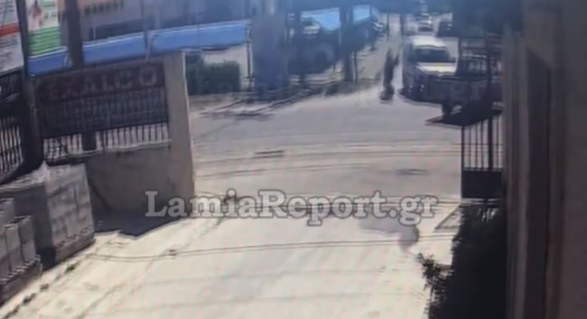 Συγκλονιστικό βίντεο: Κάμερα ασφαλείας κατέγραψε σύγκρουση μηχανής με αγροτικό αυτοκίνητο στη Λαμία