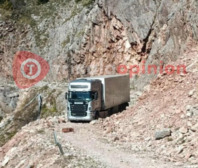 Νταλίκα στα Τρίκαλα εγκλωβίστηκε σε χωματόδρομο μετά από λάθος του GPS – Ολονύχτια περιπέτεια για τον οδηγό