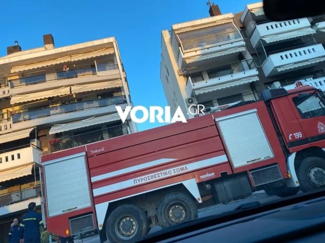 Θεσσαλονίκη: Ζευγάρι ηλικιωμένων απεγκλωβίστηκαν από φλεγόμενη μεζονέτα στην Πυλαία- Βίντεο ντοκουμέντο