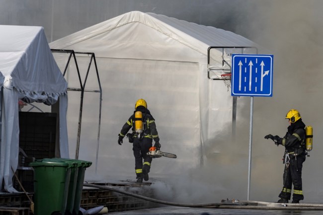 Σερβία: Πυροβολισμοί έξω από το κοινοβούλιο στο Βελιγράδι - Πήρε φωτιά μία τέντα, ένας τραυματίας