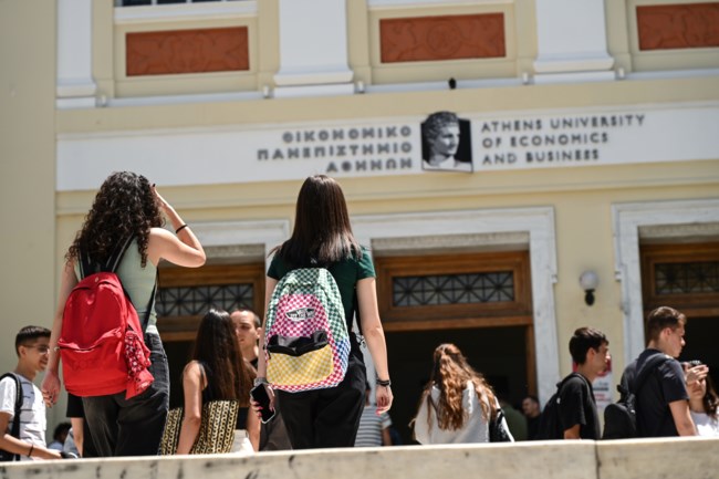 Έχετε αναρωτηθεί ποτέ γιατί κάποιες ομάδες φίλων φαίνεται να ακολουθούν παρόμοιους δρόμους ζωής;