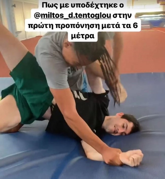 Τεντόγλου και Καραλής κάνουν... ελληνορωμαϊκή πάλη μπροστά στον Πομάσκι - "Θα χτυπήσετε, ρε" [βίντεο]