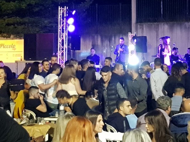 Λευκοπηγή Κοζάνης: Γλέντια και χοροί σε νέο κορονο-πανηγύρι χωρίς αποστάσεις [εικόνες - βίντεο]