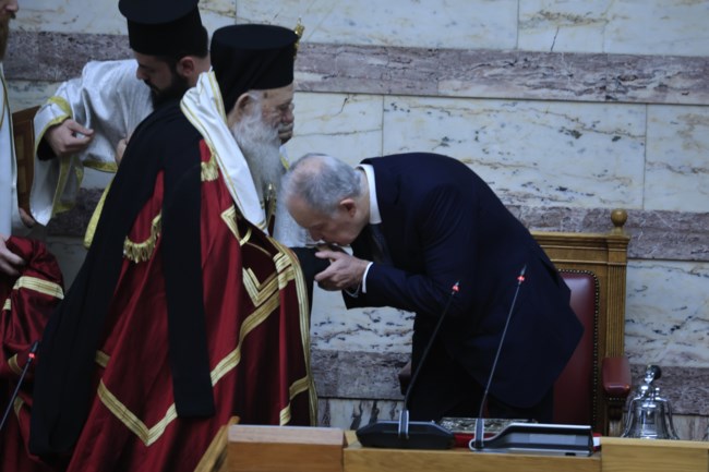 Ο Αρχιεπίσκοπος στην έδρα του Προέδρου της Βουλής για την ορκωμοσία