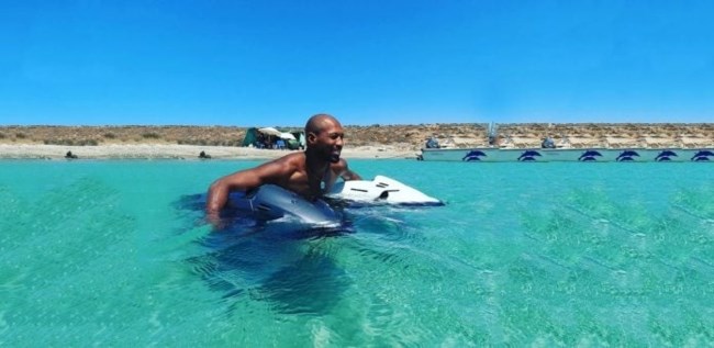 ΒΡΑΖΙΛΙΑΝΟΣ ΠΟΔΟΣΦΑΙΡΙΣΤΗΣ ΣΑΝΤΟΡΙΝΗ