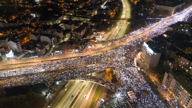 Παραιτήθηκε ο πρωθυπουργός της Σερβίας μετά τις διαδηλώσεις για το πολύνεκρο δυστύχημα σε σιδηροδρομικό σταθμό