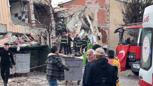 Τραγωδία στην Κωνσταντινούπολη: Νεκρά δύο αδέλφια στα συντρίμμια εξαώροφου κτιρίου - Ζωντανή ανασύρθηκε 18χρονη [βίντεο]