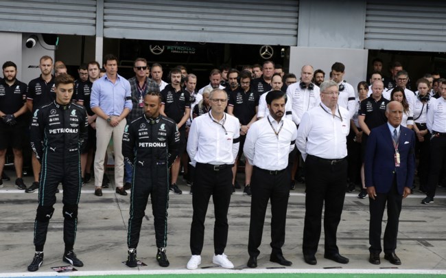 Βασίλισσα Ελισάβετ - Formula 1: Μαύρα περιβραχιόνια και ενός λεπτού σιγή στη Monza με μπροστάρη τον Χάμιλτον [Εικόνες]