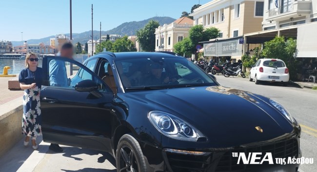 Λέσβος: Με Porsche έκανε περιοδεία στο νησί η υφυπουργός Μεταφορών Χριστίνα Αλεξοπούλου [εικόνες]