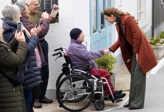 Συγκινεί η πριγκίπισσα Κέιτ στο μήνυμά της για τον καρκίνο: "Υπάρχουν στιγμές φόβου αλλά και δύναμης - Δεν είστε μόνοι"