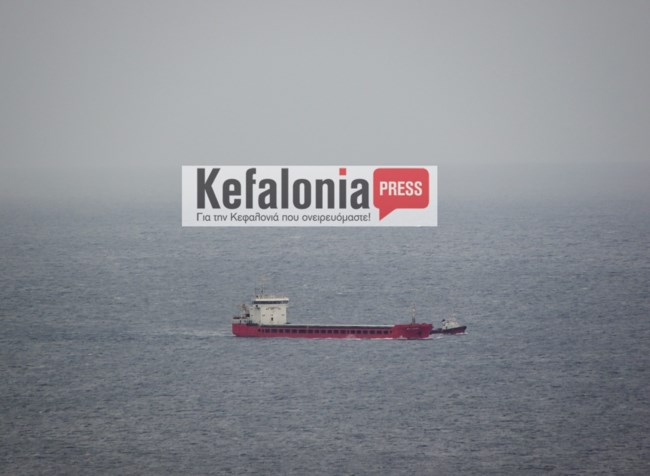 Κεφαλονιά: Ρυμουλκούνται στο λιμάνι του Αργοστολίου τα δυο εμπορικά πλοία που συγκρούστηκαν [εικόνες - βίντεο]