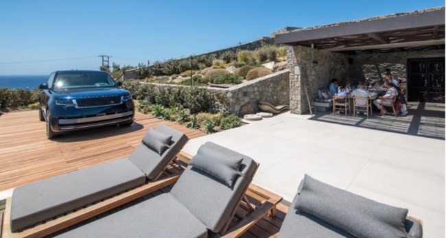 Όταν η Range Rover κατέκτησε τη Μύκονο