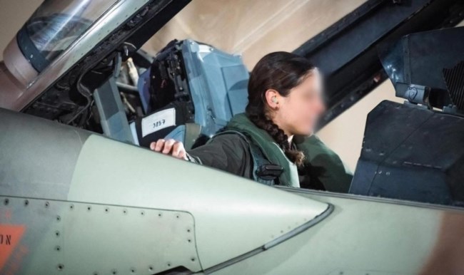 Η στιγμή πριν την επίθεση: Βίντεο και φωτογραφίες από μαχητικά αεροσκάφη του Ισραήλ έτοιμα να πλήξουν το Ιράν