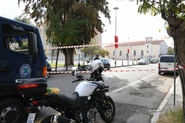 Πάτρα: Σε αστυνομικό κλοιό η γιορτή του Αγίου Ανδρέα - Περιφορά στο προαύλιο του Ναού [εικόνες - βίντεο]