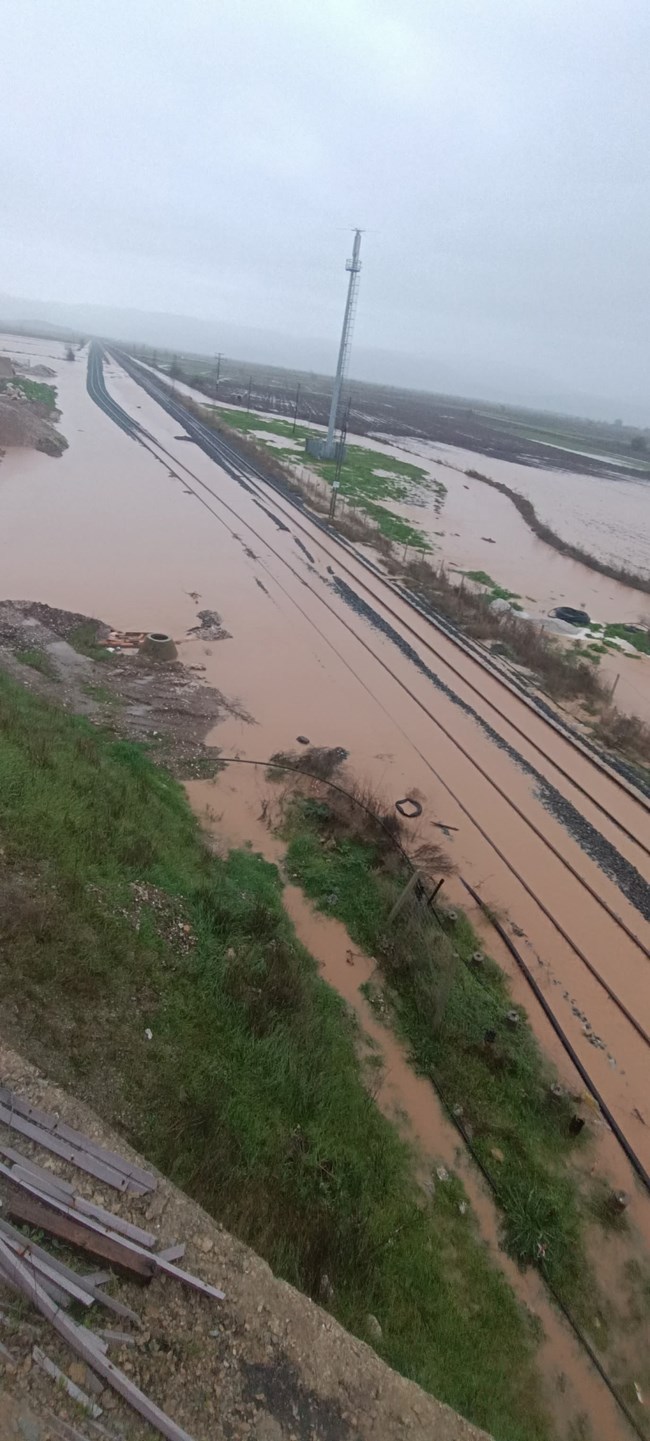 Λαμία: Πλημμύρες στον Δομοκό - Διακόπηκε η σιδηροδρομική συγκοινωνία Αθηνών - Θεσσαλονίκης