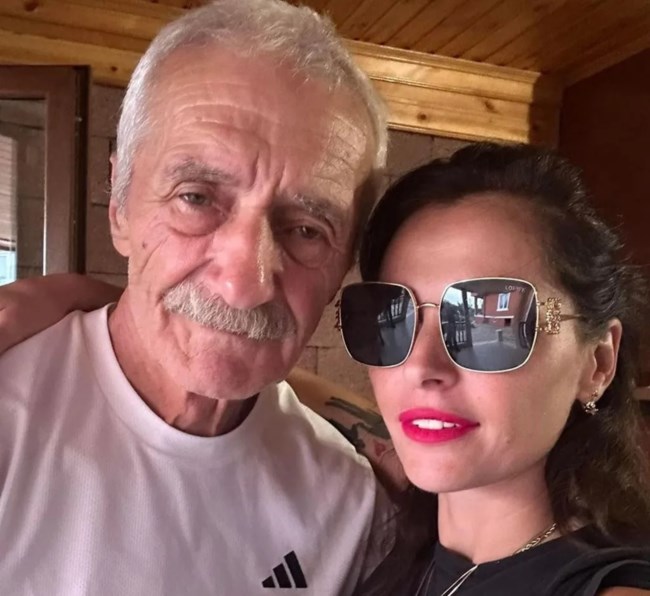 ΓΕΩΡΓΙΑ ΥΙΟΘΕΤΗΜΕΝΗ ΓΥΝΑΙΚΑ ΒΡΗΚΕ ΤΟΝ ΠΑΤΕΡΑ ΤΗΣ