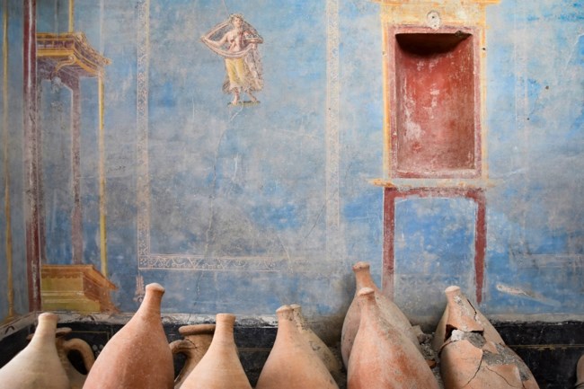 ΠΟΜΠΗΙΑ ΜΠΛΕ ΔΩΜΑΤΙΟ