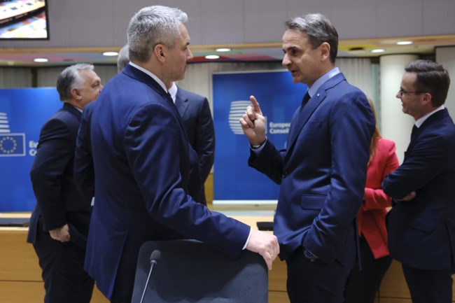 Βρυξέλλες: Συνάντηση Μητσοτάκη με Μακρόν και Ζελένσκι- "Η Ελλάδα στηρίζει την ευρωπαϊκή προοπτική της Ουκρανίας"