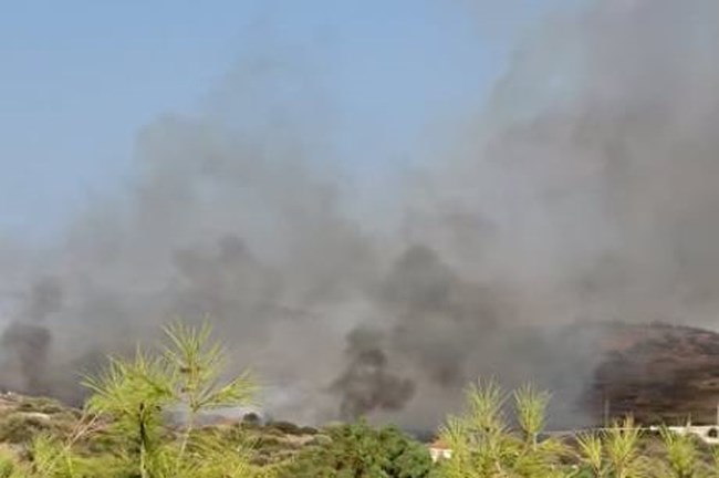 Φωτιά και στο Σούνιο: Κοντά σε ξενοδοχείο - Έκλεισε η παραλιακή λεωφόρος