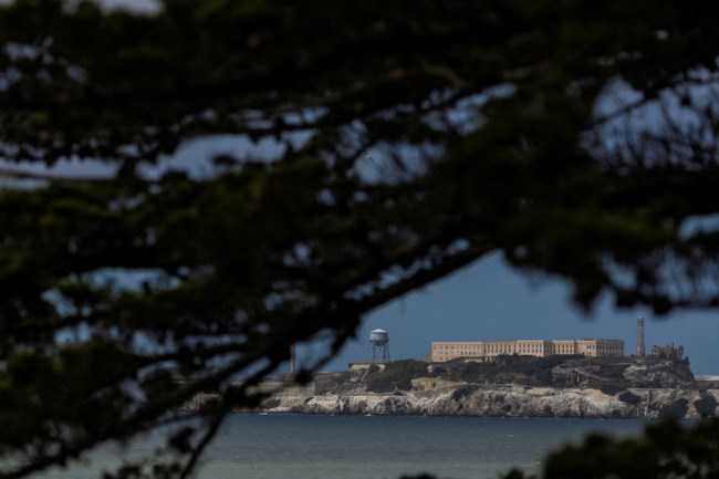 Ο Τραμπ ανοίγει ξανά τη διαβόητη φυλακή του Αλκατράζ για τους βίαιους εγκληματίες - Είχε κλείσει το 1963 λόγω κόστους