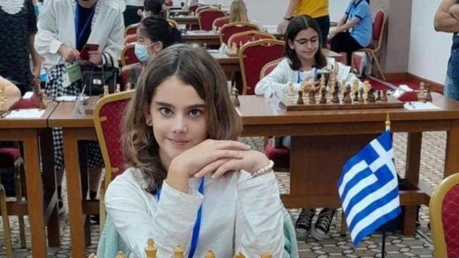 Αυτό το γλυκό κοριτσάκι ήρθε 3ο στο Παγκόσμιο πρωτάθλημα Σκάκι- Η Ευαγγελία Σίσκου