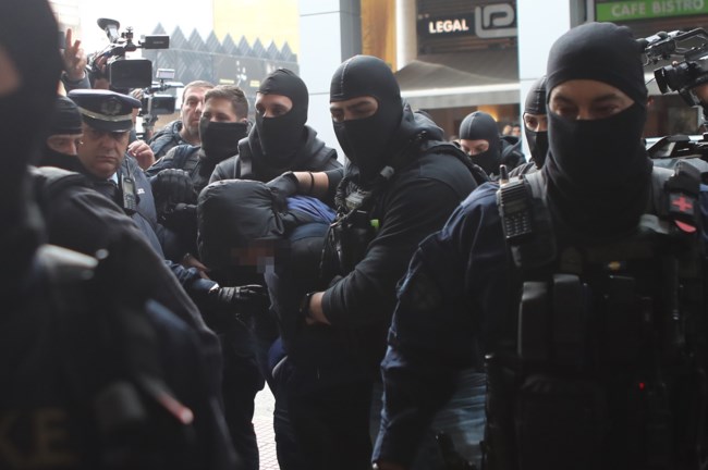 Ρέντης: "Ήθελα να ρίξω την φωτοβολίδα προς τα πάνω, δεν ξέρω να την χρησιμοποιώ" - Τι είπε στον ανακριτή ο 18χρονος