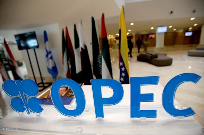 ΟΠΕΚ: Μειώνει την ημερήσια παραγωγή πετρελαίου κατά 100.000 βαρέλια - Ποιες είναι οι επιπτώσεις