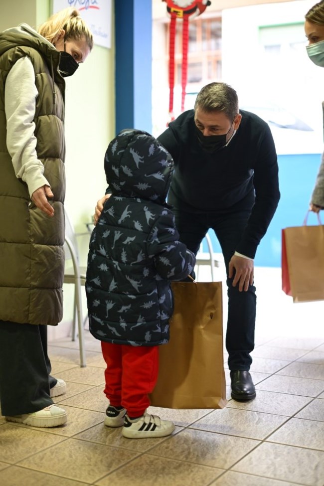 Επίσκεψη Ανδρουλάκη στον Σύλλογο Φλόγα: Η Πολιτεία έχει χρέος να δίνει οξυγόνο και φτερά σε τέτοιες σπουδαίες πρωτοβουλίες
