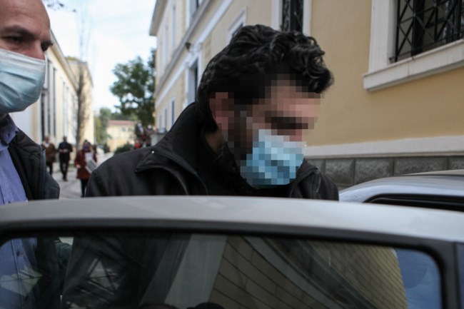 37χρονος ιερέας