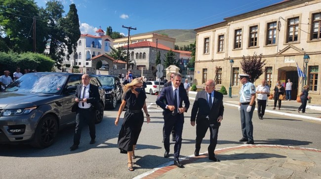 Στη Σιάτιστα ο Μητσοτάκης για την κηδεία του μεγάλου εθνικού ευεργέτη Νικόλαου Παπαγεωργίου [εικόνες-βίντεο]