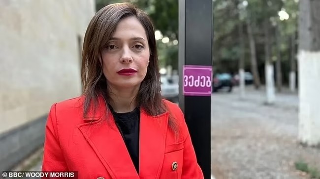 Απίστευτo: Υιοθετημένη γυναίκα έψαχνε επί 10 χρόνια τον πατέρα της - Αποδείχθηκε ότι ήταν φίλοι στο Facebook