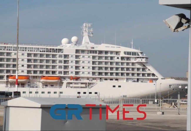 Στη Θεσσαλονίκη το πολυτελές κρουαζιερόπλοιο "Seven Seas Voyager" - Εντυπωσιακό με 349 σουίτες αλλά με τιμές για λίγους...