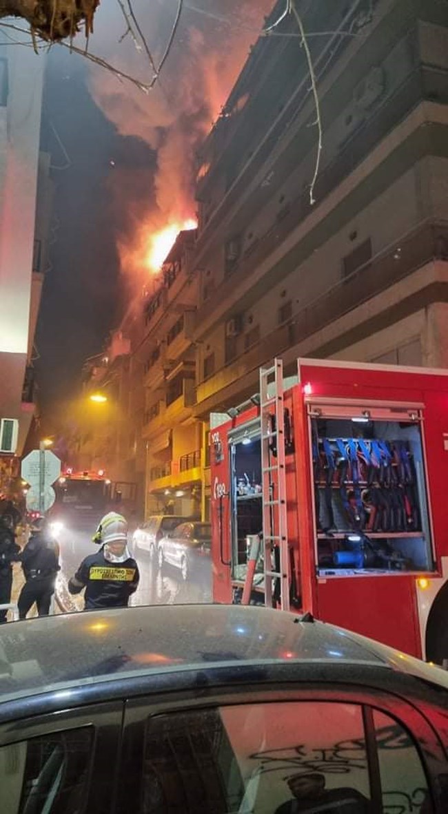 Φωτιά σε επιχείρηση με ανταλλακτικά αυτοκινήτων στον Νέο Κόσμο - Συναγερμός στην Πυροσβεστική