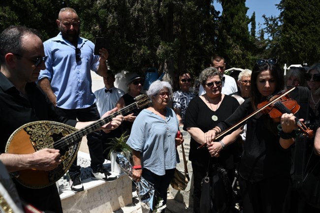 Γιώτα Γιάννα: Με μπουζούκι και βιολί το αντίο στην ασυμβίβαστη ερμηνεύτρια- Το τελευταίο τραγούδι [εικόνες]