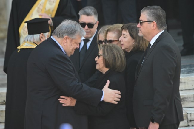 Τα συλλυπητήρια στην Δάφνη Σημίτη από Βενιζέλο και Χρυσοχοΐδη