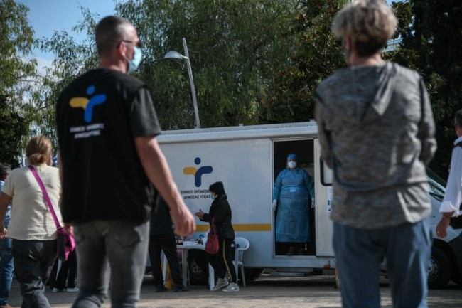 Κορονοϊός: Συναγερμός στο Περιστέρι - 31 κρούσματα με μέση ηλικία τα 35 έτη