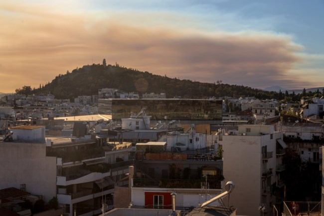 Φωτιά στην Αθήνα από Ξυλόκαστρο