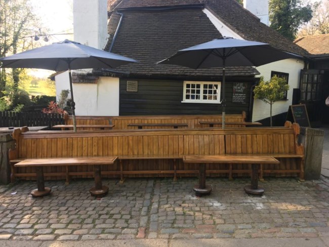 Λουκέτο μετά από 1.229 χρόνια στην παλαιότερη παμπ της Αγγλίας λόγω κορονοϊού - Σέρβιρε το πρώτο ποτό το... 793 μ.Χ