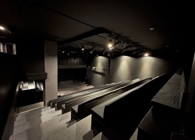 Ένα νέο θέατρο στην πλατεία Μαβίλη