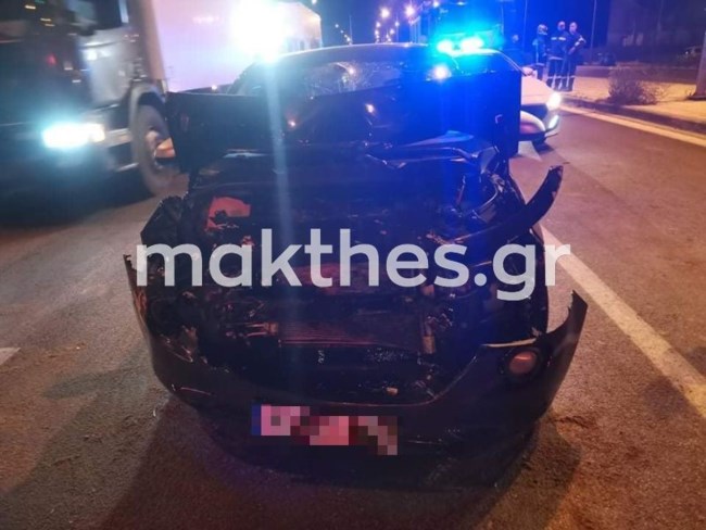Σοκαριστικό τροχαίο στη Θεσσαλονίκη: Αυτοκίνητο καρφώθηκε σε εν κινήσει λεωφορείο του ΟΑΣΘ [βίντεο]
