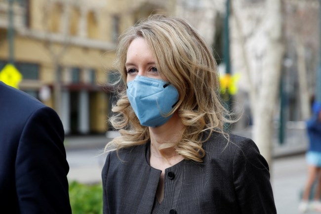 Σκάνδαλο Theranos: Ένοχη για απάτη η Ελίζαμπεθ Χολμς - Το "χρυσό κορίτσι" της Silicon Valley