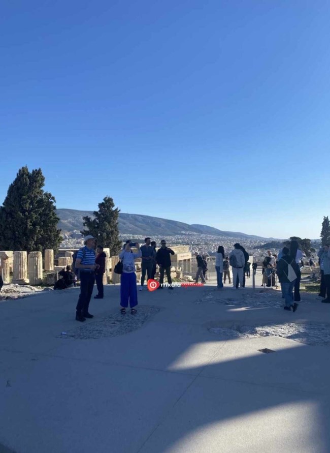 Επίσκεψη στην Ακρόπολη για τον Στέφανο Κασσελάκη - Περιηγήθηκε στον αρχαιολογικό χώρο [εικόνες]