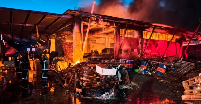 φωτια μενιδι