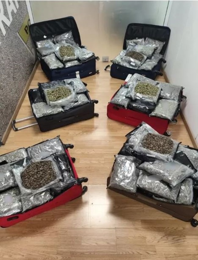 Συνελήφθησαν τρεις γυναίκες στο "Ελ. Βενιζέλος" - Είχαν στις βαλίτσες τους 72 κιλά κάνναβης