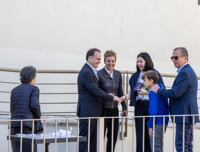 Η... άλλη πλευρά της επίσκεψης Ανδρουλάκη στα Τρίκαλα: Το βαφτιστήρι του, οι βαθμοί και μουσικές