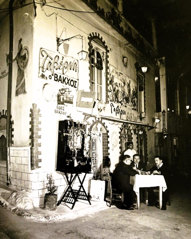 τσικνοπεμπτη στην Πλακα