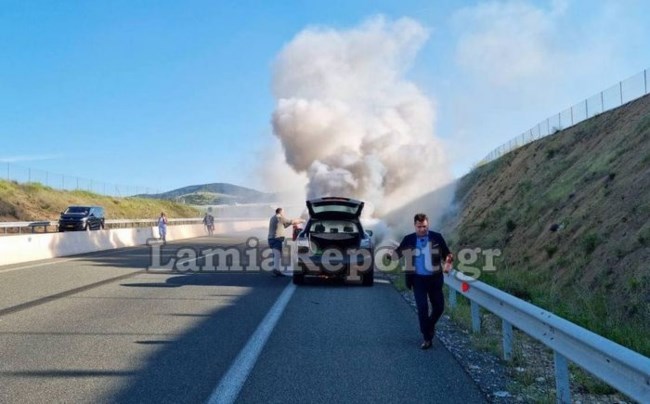 φωτιά σε αυτοκίνητο δημάρχων