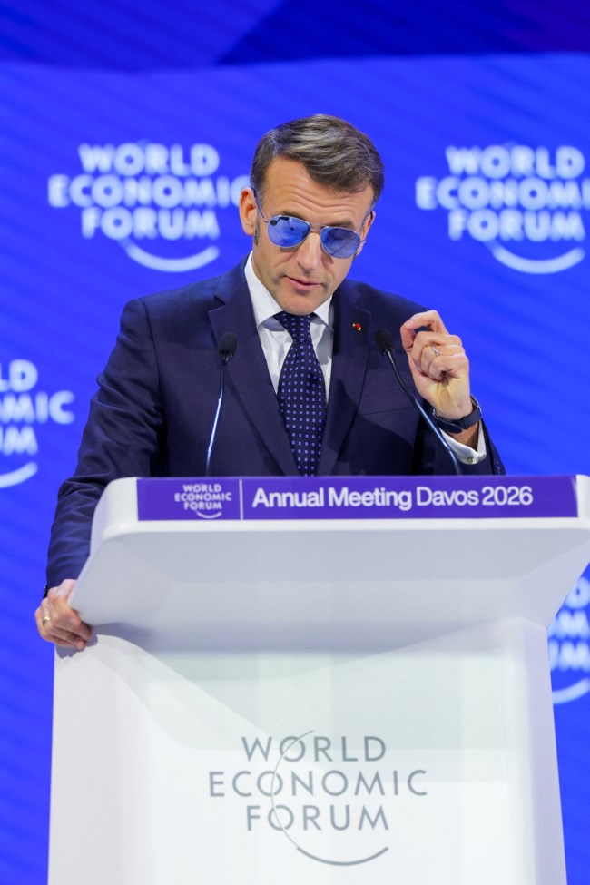 ΕΜΑΝΟΥΕΛ ΜΑΚΡΟΝ ΓΥΑΛΙΑ