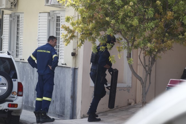 Περιστέρι: Έληξε το θρίλερ - Απομακρύνθηκε ο ταμπουρωμένος άνδρας από το σπίτι του ψυχιάτρου